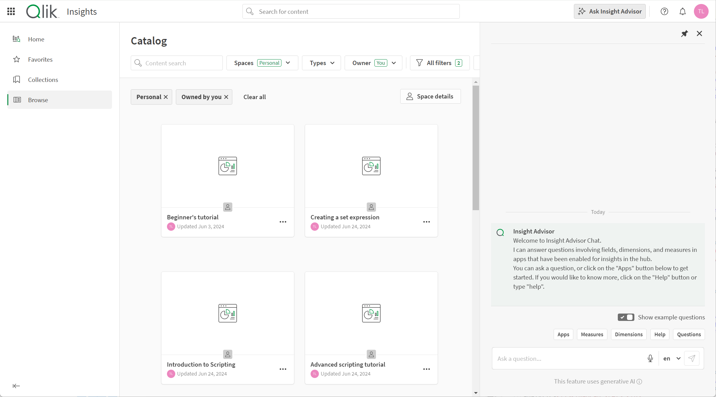 Fenêtre Insight Advisor Chat épinglée sous forme de barre latérale pendant la navigation du contenu