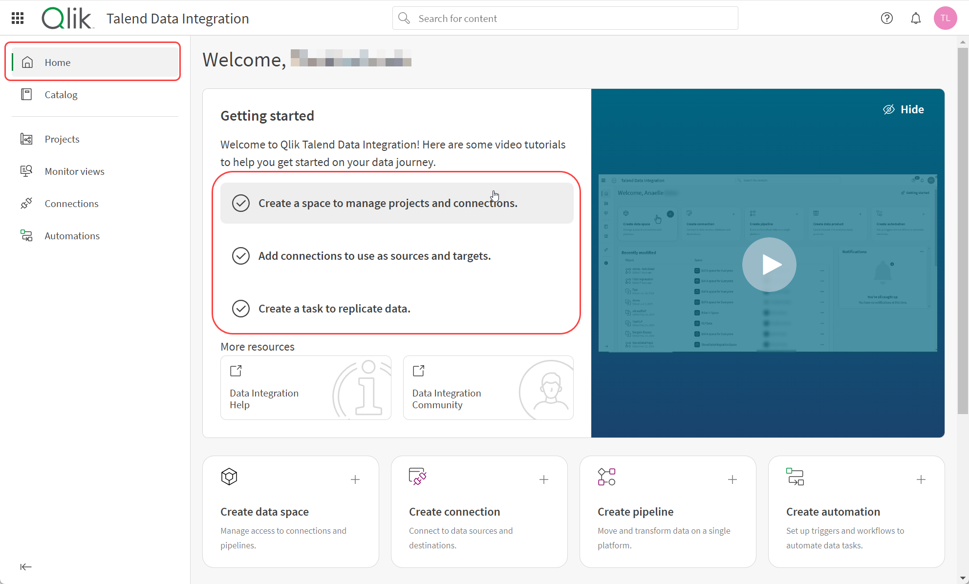 Captura de tela do hub do Qlik Cloud com vídeos explicando como usar diferentes recursos do Data Integration.