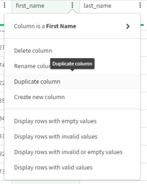 Das Menü der Spalte First Name (Vorname) ist geöffnet, und die Option Duplicate column (Spalte duplizieren) ist ausgewählt.